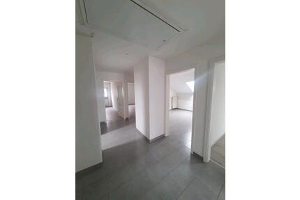 Dachgeschosswohnung - 1.000,00&nbsp;EUR Kaltmiete, ca.&nbsp; 77,00&nbsp;m&sup2; in Altlußheim (PLZ: 68804)