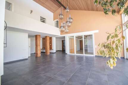 Haus zum Kaufen in Freilassing 1.280.000,00 € 251 m²