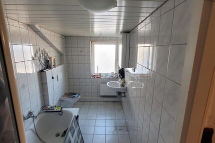 Wohnung 2ZKB 66qm , Südbalkon, Garage , Einbauküche, Kellerraum - Lohfelden