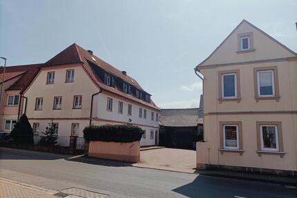 Ehem. landw. Anwesen m. zwei Wohnhäusern, Nebengebäuden u. Garten - Ebelsbach