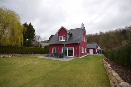 Modernes Ferienhaus eingebettet in traumhaftes Naturidyll * Ostseebad Binz OT Serams *