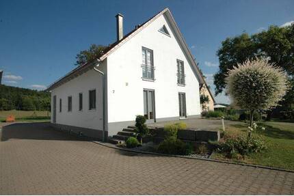 Wohngenuss für die Familie! Modernes Einfamilienhaus in Ortsrandlage, bei Deining