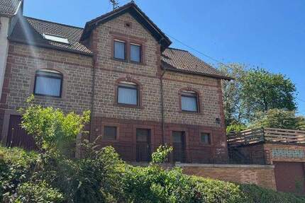 Liebhaberobjekt mit Charme und großzügigem Grundstück - Welchweiler