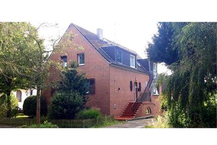 Helle 2-3 Zimmerwohnung mit Terrasse in Duisburg Großenbaum