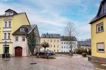 AUKTION: Mehrfamilienhaus mit denkmalgeschütztem Torhaus - Waldheim