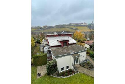 Exklusive 3-Zimmer-Wohnung mit großem Balkon und Festungsblick - Würzburg