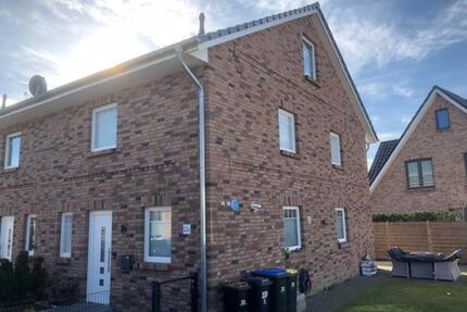 DHH in Scharbeutz Pönitz - 1.600,00&nbsp;EUR Kaltmiete, ca.&nbsp; 125,00&nbsp;m&sup2; in Stockelsdorf (PLZ: 23617)