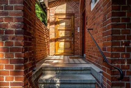 Parkähnliches Grundstück in bester Lage derzeit bebaut mit einem Wohnhaus mit Einliegerwohnung - Berlin Nikolassee