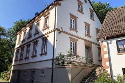 Haus zum Mieten in Hermersberg 1.800,00 € 266 m²