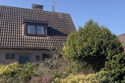 Groß Grönau. Gemütliche Doppelhaushälfte auf EIGENLAND mit Anbau, Keller u. Garage, provisionsfrei