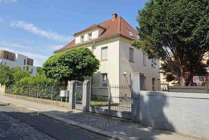 Repräsentatives Wohnensemble in Bestlage: Großzügiges Grundstück mit Vorderhaus & Remise - Dresden Striesen-West