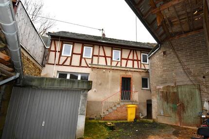 Schlüsselfertige sanierter Bauernhof mit 2 großen Scheunen - Schalkenbach