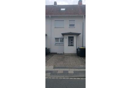 Reihenmittelhaus zu Vermieten - 1.250,00&nbsp;EUR Kaltmiete, ca.&nbsp; 90,00&nbsp;m&sup2; in Celle (PLZ: 29221)