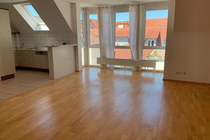 Helle 2-Zi-DG-Whg mit schöner Dachterrasse - Bensheim