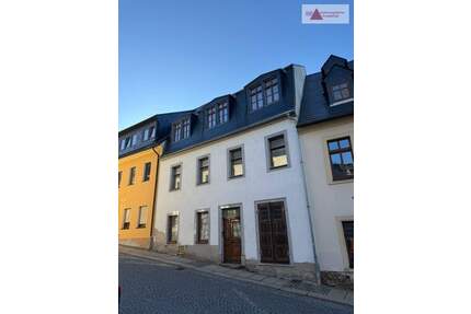 Zweifamilienhaus mit großem Nebengebäude in zentraler Lage von Annaberg-Buchholz - viel Potenzial