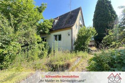 Verliebt in die Lage - Doppelhaushälfte mit 600 m² Grd. zum fairen Preis in Lauf-Kunigundensiedlung