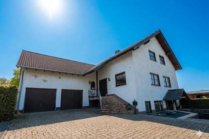 Ein- Familienhaus mit Einliegerwohnung -Provisionsfrei - Beltheim