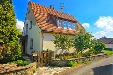 Idyllisch gelegenes Wohnhaus mit Nebengebäude und großem Garten - Maroldsweisach