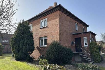 Gepflegtes Zweifamilienhaus - mit neuer Luft-Wasser Wärmepumpe !(JS-1020-212) - Bröckel