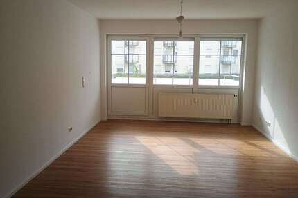 Wohnung zum Mieten in Plauen 305,00 € 50.59 m²