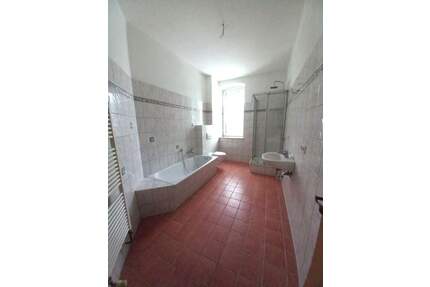 Großzügige 3-Zi-Whg. im Hochparterre mit Terrassen, Garage o. SP möglich - Weida