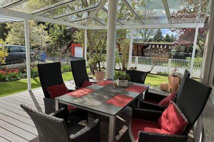 Schönes freistehendes Einfamilienhaus mit Garage und Carport in ruhiger Feldrandlage - Blankenhain