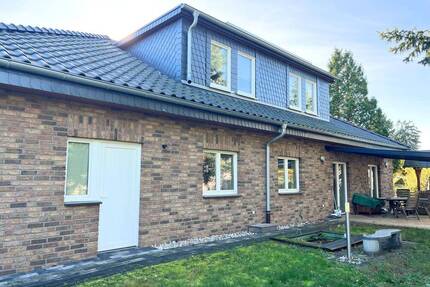Einfamilienhaus mit Einliegerwohnung und großzügigem Garten - Machern