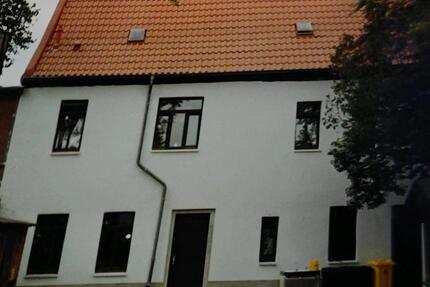 Zwei Häuser in Calbe - 129.000,00&nbsp;EUR Kaufpreis, ca.&nbsp; 200,00&nbsp;m&sup2; in Calbe (Saale) (PLZ: 39240)