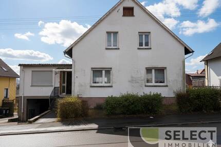 Freistehendes Ein- bis Zweifamilienhaus mit Garten und Garage - Ottweiler / Fürth
