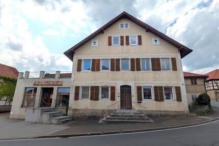 Ehemalige Apotheke mit zwei getrennten Wohneinheiten - Hofheim in Unterfranken