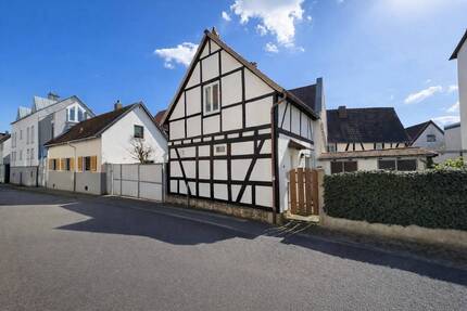 Charmantes Fachwerk-Ensemble mit vielseitigem Potenzial in Bergen-Enkheim