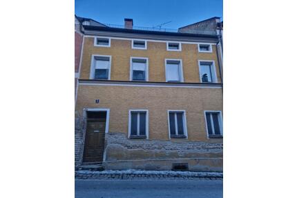 Reihenmittelhaus - 72.000,00&nbsp;EUR Kaufpreis, ca.&nbsp; 115,00&nbsp;m&sup2; in Waldmünchen (PLZ: 93449)