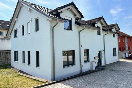 Großzügige 4-Zimmer-Wohnung in zentraler Lage in Büchlberg