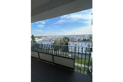 Moderne 3 Zimmer Wohnung mit EBK, Balkon und Aussicht - Berlin Neukölln