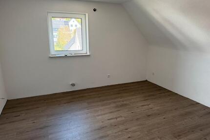Vermiete 2,5 Zimmer-DG Wohnung in Wasseralfingen - Aalen Attenhofen
