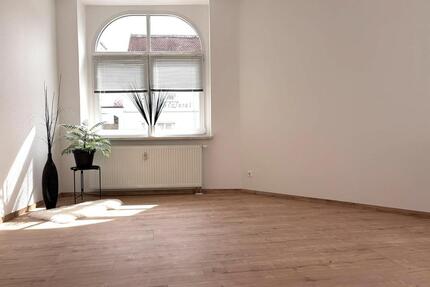 Erstbezug nach Sanierung | Lichtdurchflutete 1-Zimmer-Wohnung | ebenerdig im Zentrum von Wurzen