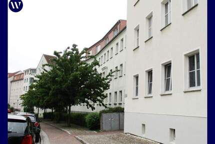 Direkt einziehen! Renovierte 2 Zimmer, Tageslichtbad mit Wanne, guter Schnitt, gute Lage - Rostock Stadtmitte