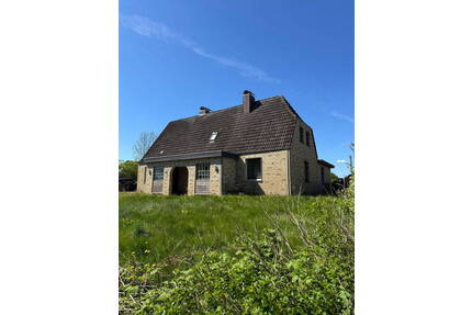 Renovierungsbedürftiges Zweifamilienhaus in idyllischer Feldlage mit großem Grundstück - Bösdorf Pfingstberg