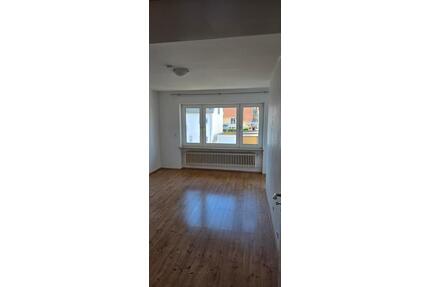2-Zimmer-Wohnung mit Balkon und großer Küche ca. 60 qm - Singen (Hohentwiel)