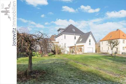 Bi-Hillegossen: Großzügiges Ein- bis Zweifamilienhaus mit schönem Gartengrundstück - Bielefeld