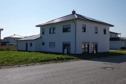 Modernes EFH in Massivbauweise mit großzügigem Grundstück - Höchstädt