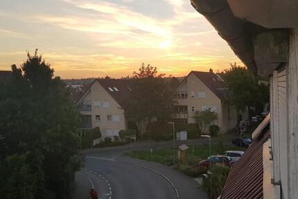 !!! Sofort beziehbar !!! Helle 3,5-Zi.-DG-Wohnung mit Balkon & EBK – frisch renoviert, zentrumsnah - Wendlingen am Neckar