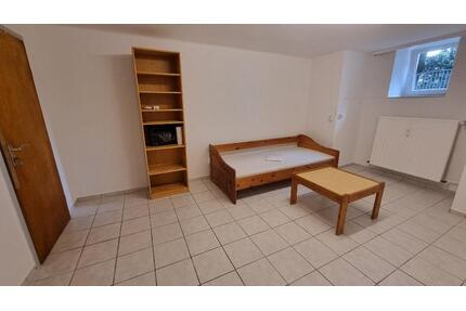 Teilmöbliertes Zimmer für Studenten (NR) in saniertem Altbau - Göttingen Oststadt