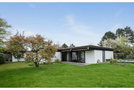 Großzügiger Bungalow mit Einliegerwohnung und Außenpool - Braunschweig / Kanzlerfeld
