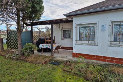 Schöner Garten sbzugeben - 1.200,00&nbsp;EUR Kaltmiete, ca.&nbsp; 0,00&nbsp;m&sup2; in Teutschenthal (PLZ: 06179)