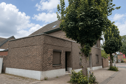 Haus zum Kaufen in Brüggen 85.000,00 € 257 m²