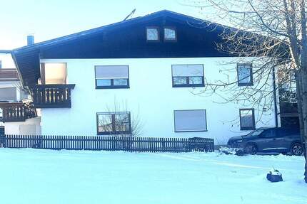 Großzügiges Zweifamilienhaus mit Doppelgarage, Werkstatt & Garten - Schömberg