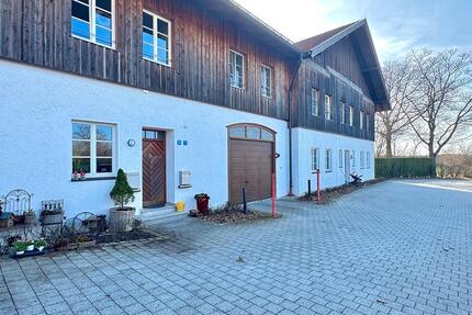 Groß wie Haus: Großzügige 3,5 ZKB-Galeriewhg. in exponierter Lage von Oberpframmern