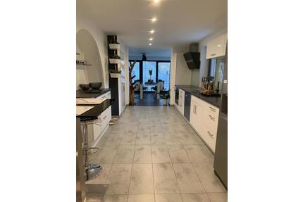 Moderne 5-Zimmerwohnung - 1.490,00&nbsp;EUR Kaltmiete, ca.&nbsp; 146,00&nbsp;m&sup2; in Adelsdorf (PLZ: 91325)