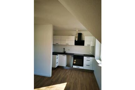 helle 2 ZKB mit Balkon in Köln-Poll (2 Jahre befristet)